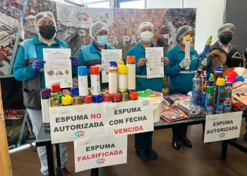 Solo siete marcas de espumas de carnaval están autorizadas para su venta. FOTO: GAMLP