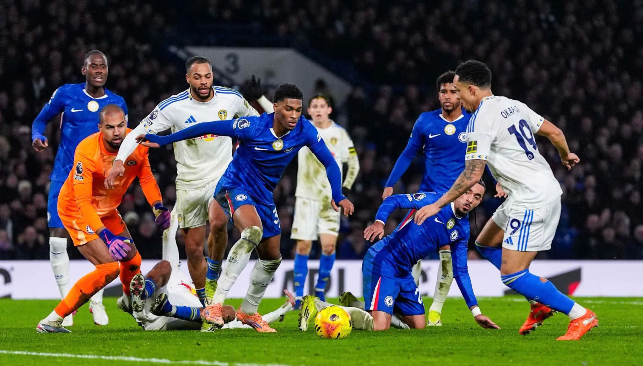 El Chelsea de Rosenior se ve frenado por el Leeds