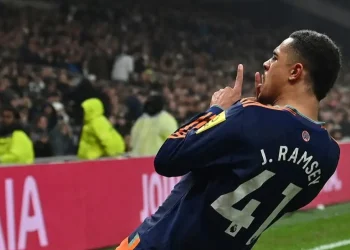 Newcastle gana al Tottenham y compromete el futuro de Frank