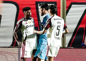 Flamengo sufre pero logra su primer triunfo en el Brasileirão 2026