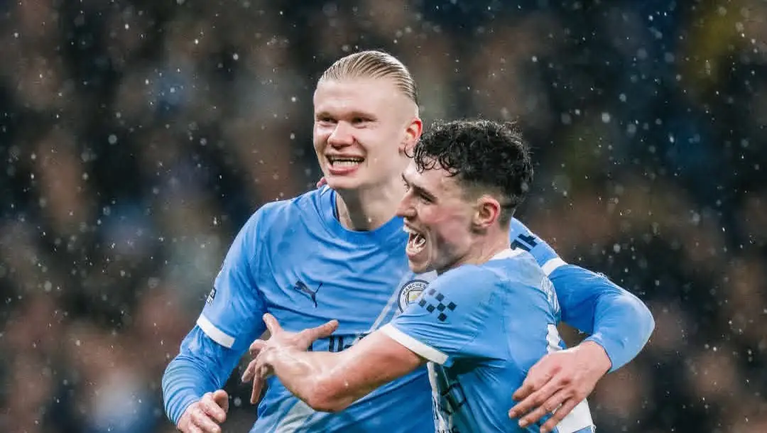 El Manchester City golea al Fulham para meter presión al Arsenal