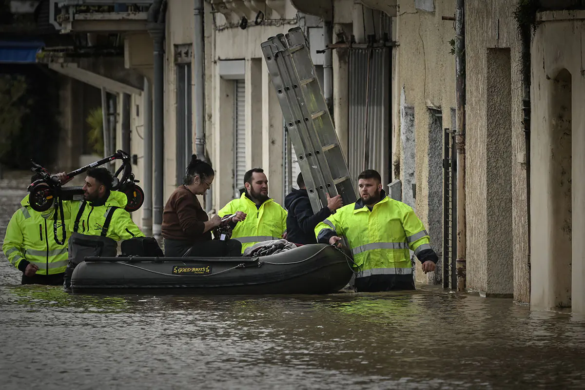 Tormenta deja un muerto y 900.000 hogares sin electricidad en Francia