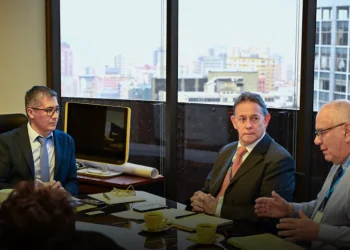 Ministerio de Economía y Cabotur coordinan incentivos al turismo