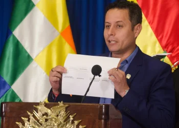 Lara pide protección para policía que denunció liberación de avionetas