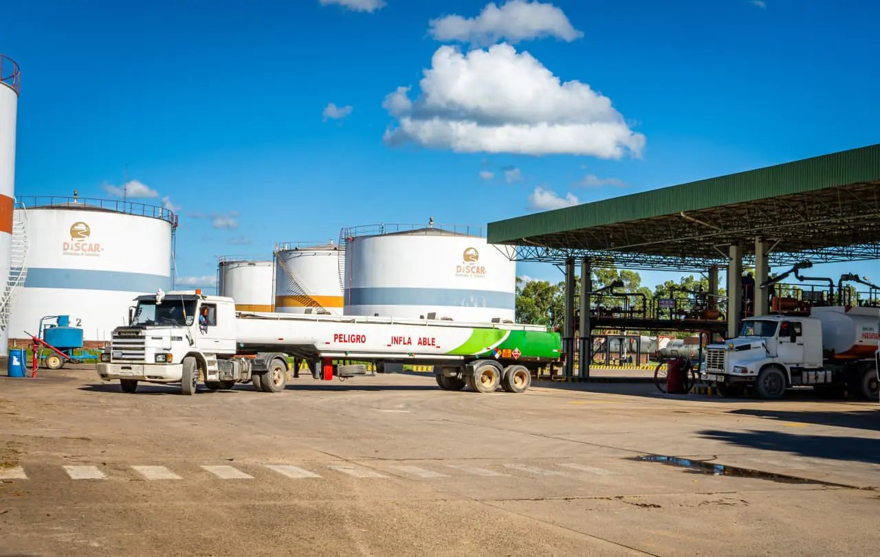 YPFB habilita planta para reforzar gasolina en Santa Cruz