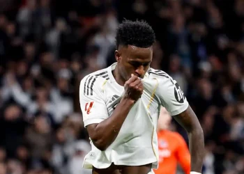 Real Madrid es líder tras golear a la Real Sociedad