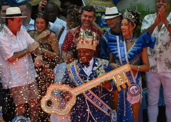Río comienza su Carnaval con polémico homenaje a Lula