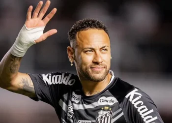Neymar vuelve a jugar con el Santos tras cirugía de rodilla