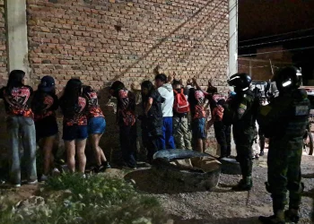 Peleas entre pandillas opacan el Carnaval de Sucre; hay 25 aprehendidos
