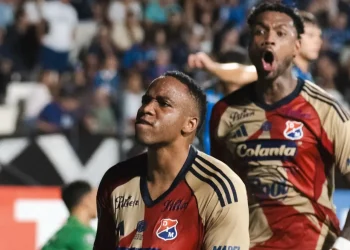 En final de infarto, el DIM asalta Montevideo y sueña con la 3ª ronda