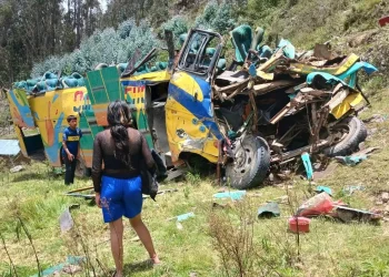 Martes de Ch’alla enluta a Mocomoco: bus cae a un barranco