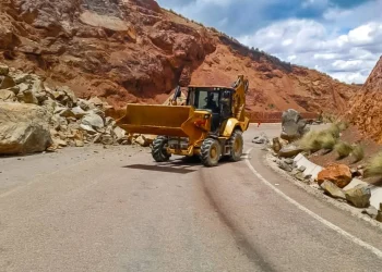 ABC ejecuta trabajos de limpieza por derrumbes en rutas a los Yungas