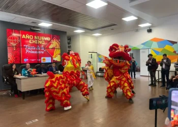 Presentación del desfile para celebrar el Año Nuevo Chino. FOTO: GAMLP