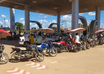 YPFB anuncia envío de 140.000 litros de gasolina a Trinidad