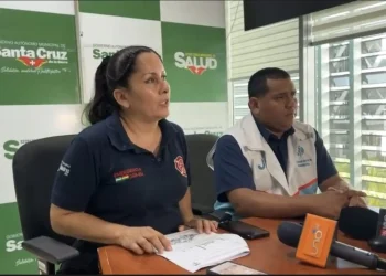 Conferencia de prensa de autoridades de Salud de la Alcaldía cruceña. FOTO: GAMSC