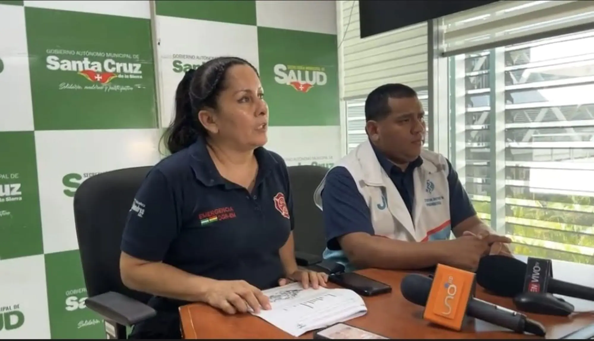 Conferencia de prensa de autoridades de Salud de la Alcaldía cruceña. FOTO: GAMSC