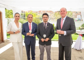 Bolivia recibe al nuevo embajador del Perú
