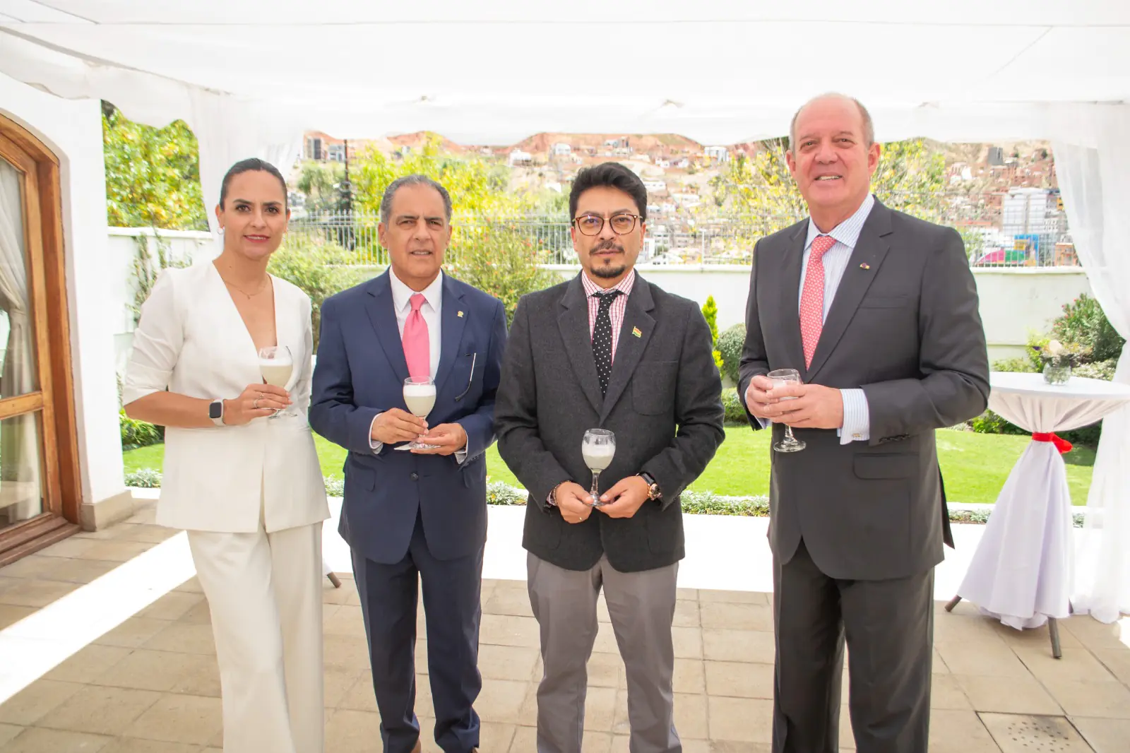 Bolivia recibe al nuevo embajador del Perú