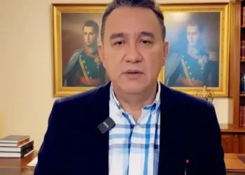 Ministro de Defensa impulsa tres medidas para reordenar la institución