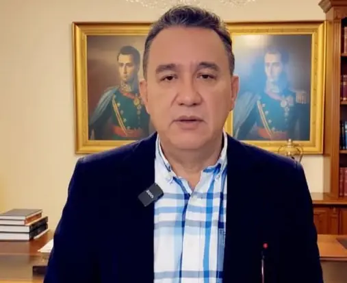 Ministro de Defensa impulsa tres medidas para reordenar la institución
