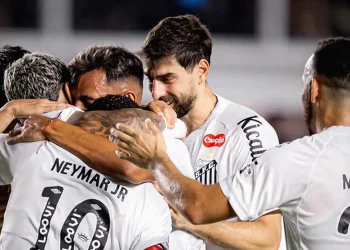 La FIFA prohíbe nuevos fichajes al Santos de Neymar