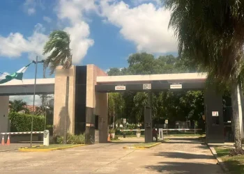 Allanan vivienda de exgerente de YPFB y secuestran documentos