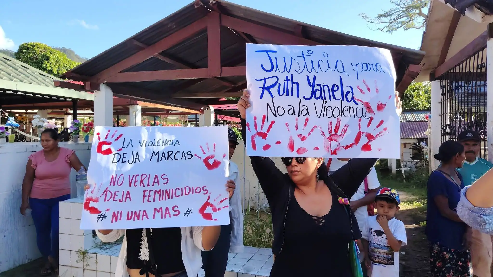 Familiares piden justicia para Yanela, una de las víctimas de feminicidio. FOTO: RRSS