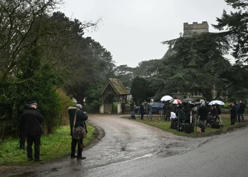 Policía británica deja en libertad al expríncipe Andrés