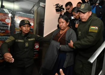 Fiscalía emite alerta migratoria contra Achacollo tras orden de aprehensión