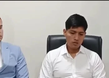 Alex Mmani fue acusado y encarcelado injustamente por el crimen de Yuvinka. FOTO: Captura DTV