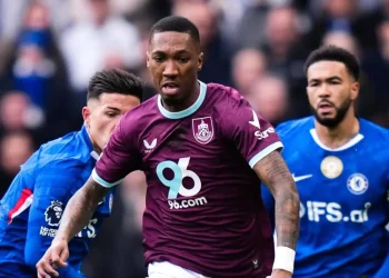 Aston Villa y Chelsea tropiezan en su camino hacia la Champions