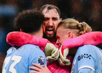 Manchester City vence al Newcastle y le pisa los talones al Arsenal