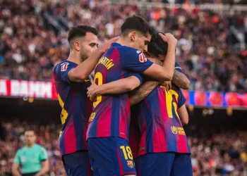 Barcelona no da pie a la sorpresa ante Levante y es líder de LaLiga