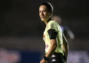 Críticas de jugador a árbitra generan controversia en el fútbol brasileño