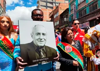 La Paz rinde homenaje a David Santalla en el ‘Entierro del Pepino’