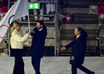 La bandera olímpica pasa a manos de Alpes franceses 2030