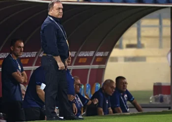 Advocaat deja el puesto de seleccionador de Curazao a cuatro meses del Mundial