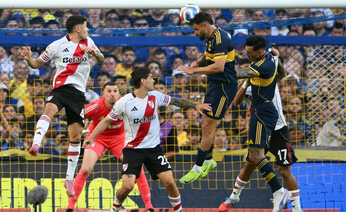 De vuelta a los estadios: Boca y River a detener la caída