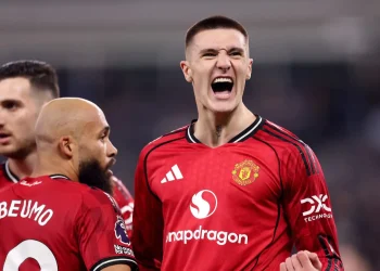 Manchester United se afianza en puestos Champions tras ganar a Everton