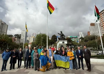 La Paz conmemora cuatro años de la guerra en Ucrania con acto de respaldo a la paz