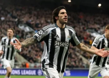 Newcastle completa su paseo hacia los octavos de final de la Champions