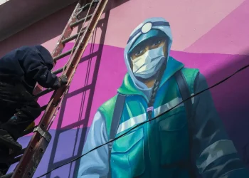 Instalan muestra y mural de ‘Encuentros para tejer paz’