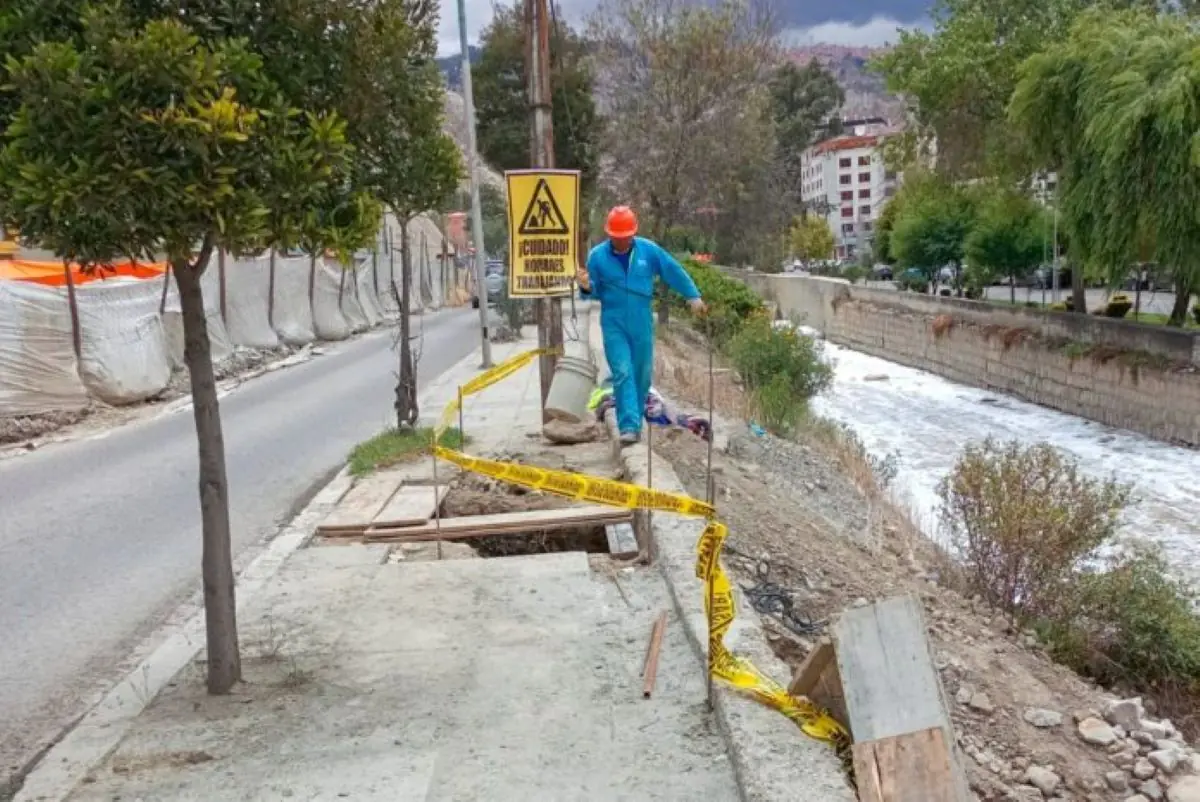 Trabajos en la avenida Costanera de la ciudad de La Paz. FOTO: GAMLP