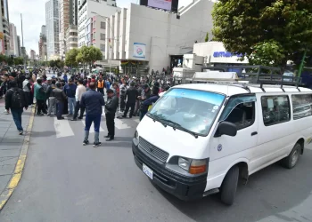 Choferes rompen diálogo con el Gobierno por ausencia de Medinaceli