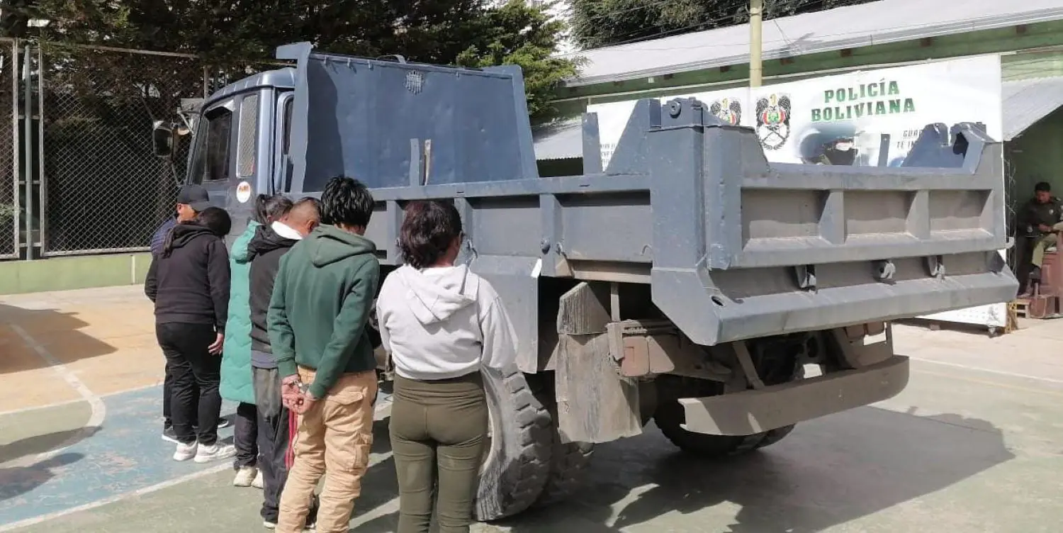 Nueve jukus quedaron aprehendidos luego de intentar robar mineral. FOTO: Fiscalía de Oruro