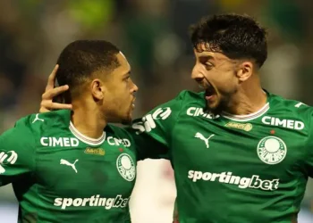 Palmeiras gana 2-1 al Fluminense y sigue líder del Brasileirão