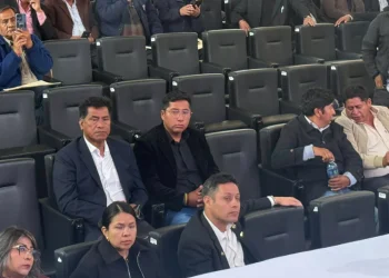 Choferes cuestionan ‘intromisión’ de Lara en el tema del combustible