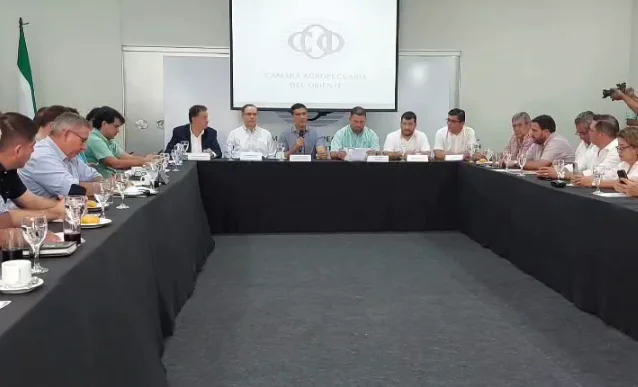 Gobierno analizará precios de la leche y lucha contra el contrabando