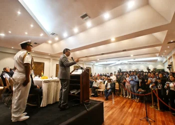 Paz anuncia modificación del ICE para beneficiar a productores de uva y singani