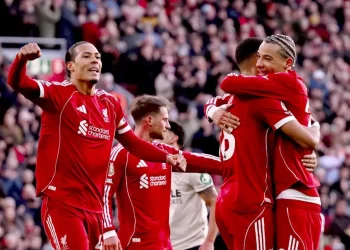 Liverpool golea 5-2 al West Ham para escalar al quinto puesto